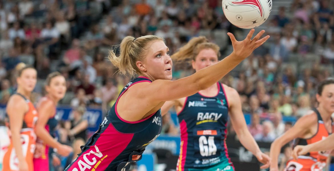 Vixens beat table-topping Giants hero image