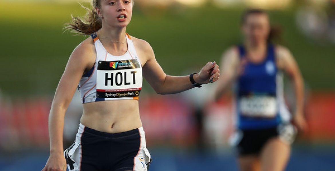 Holt breaks her own world record hero image